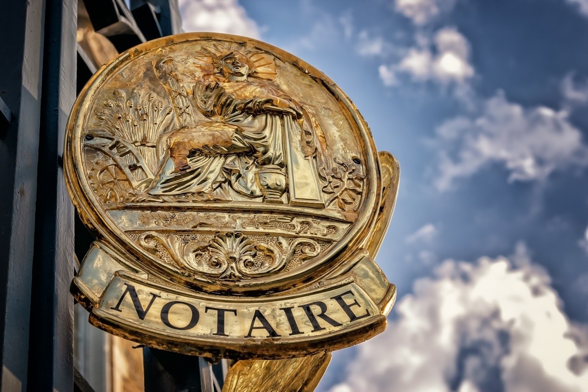 Experienced Notary Services with Swiss Precision and Integrity
